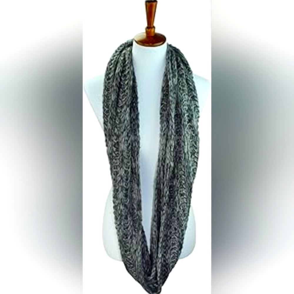 Elegant Gray Knit Infinity Scarf